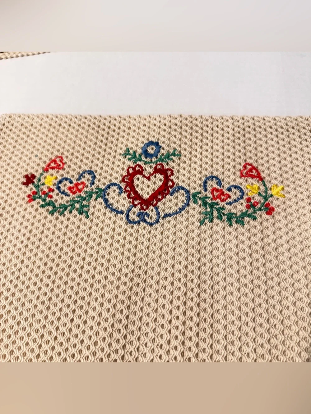 Embroidered Cream Placemat Set 4 with Floral Heart Motif